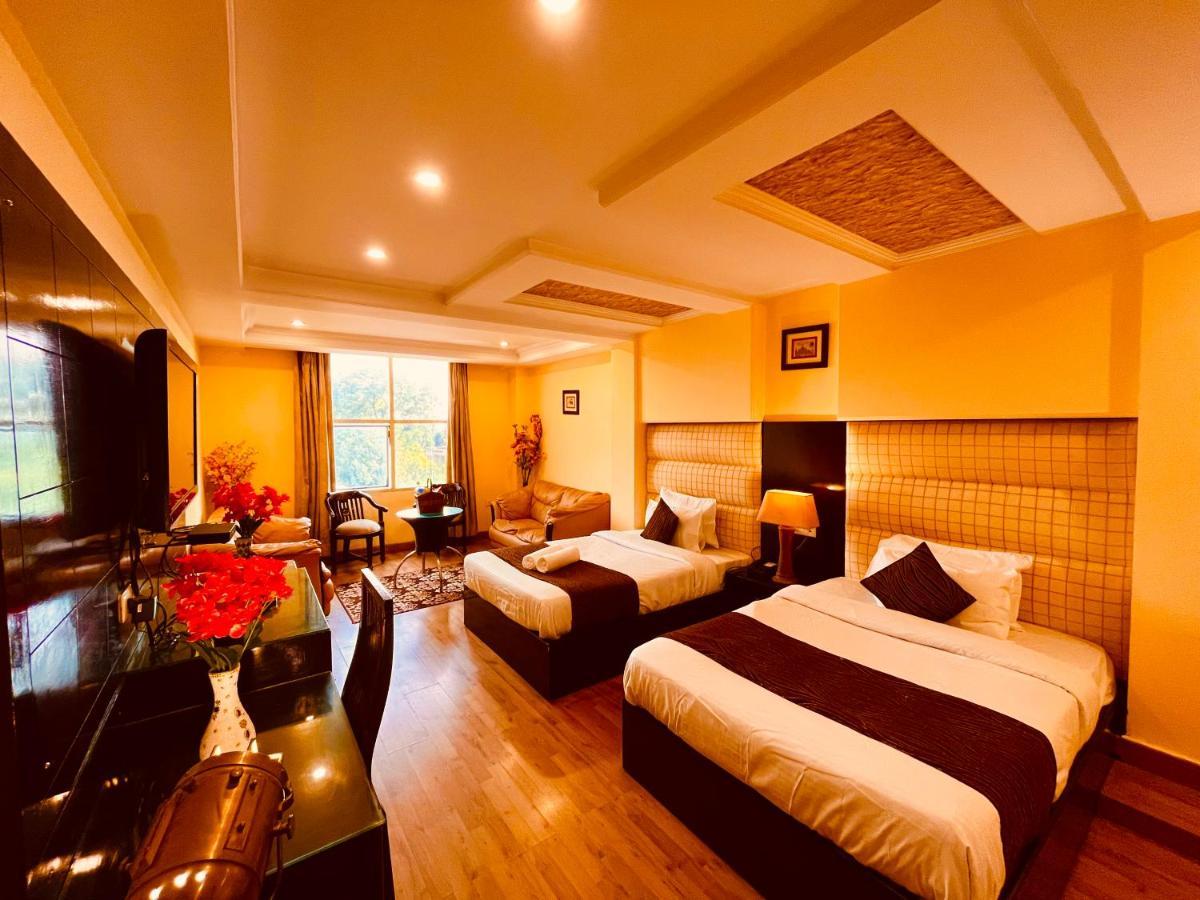 Hotel Reo Twist, Haridwar Bagian luar foto