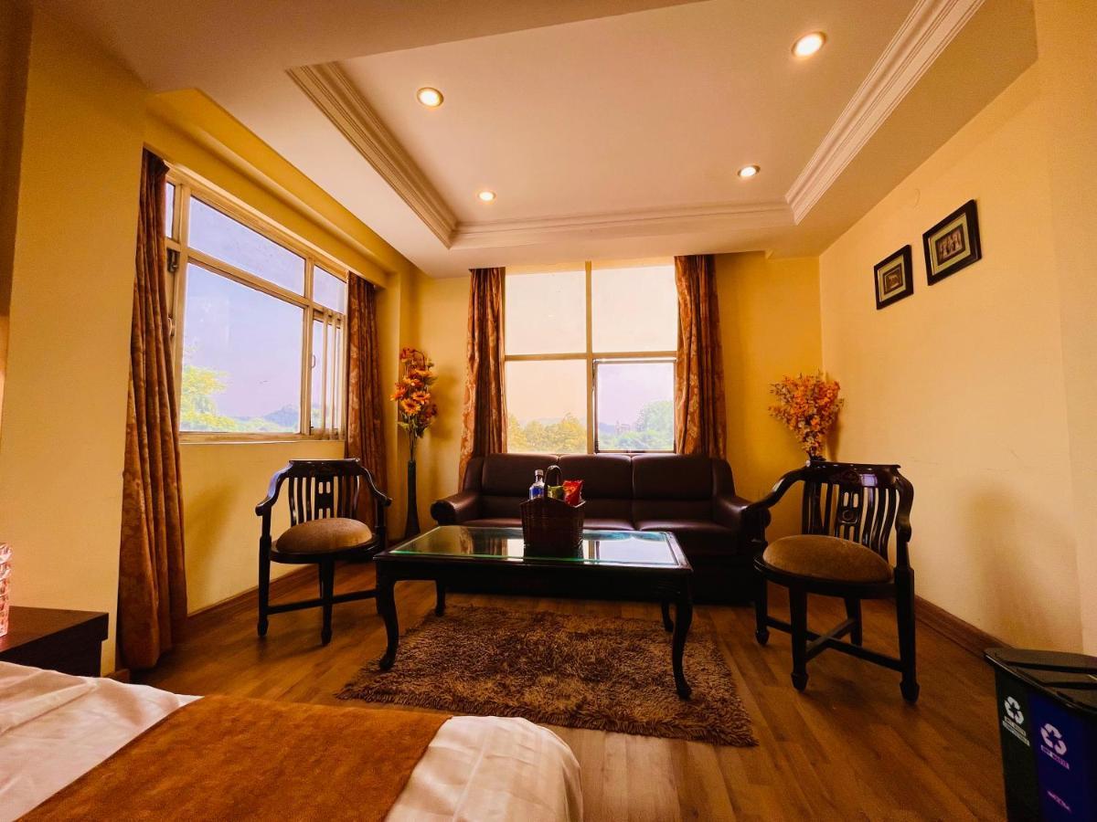 Hotel Reo Twist, Haridwar Bagian luar foto