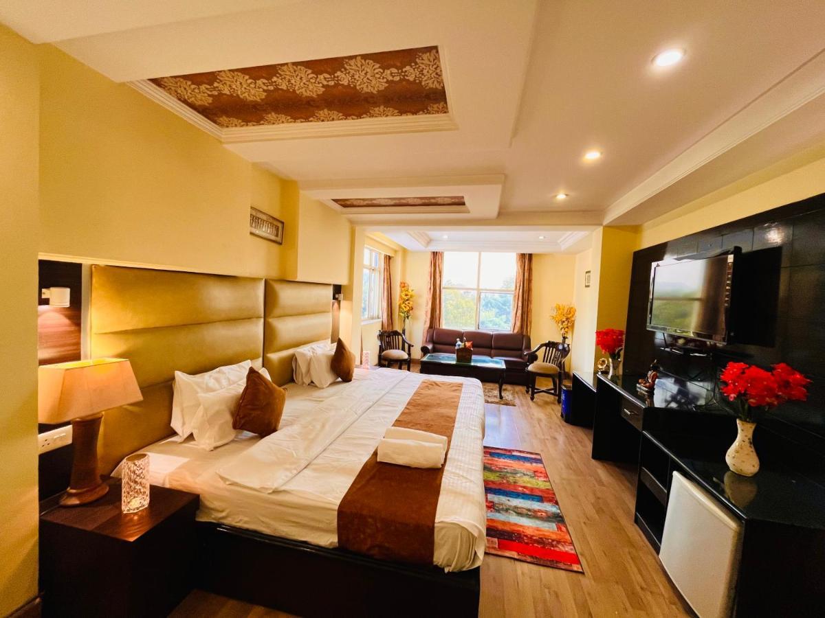Hotel Reo Twist, Haridwar Bagian luar foto